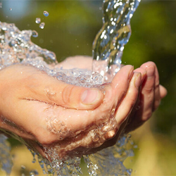 agua y manos
